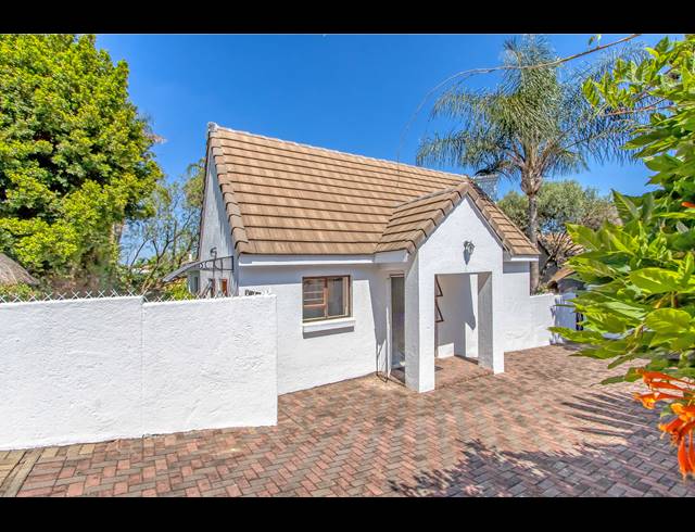 3 BEDROOM CLUSTER RENTED IN DOUGLASDALE